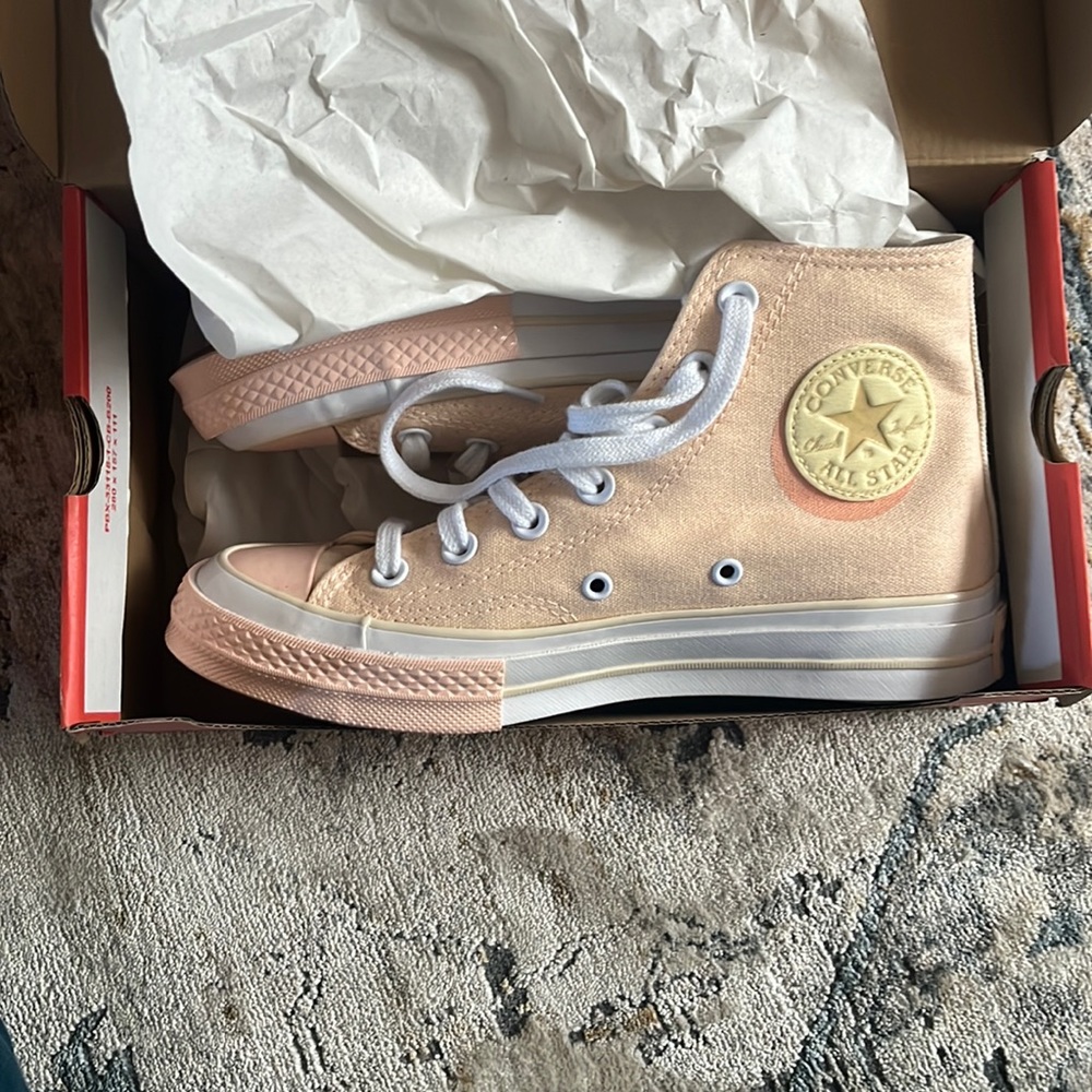 NWT peach converse chuck taylors